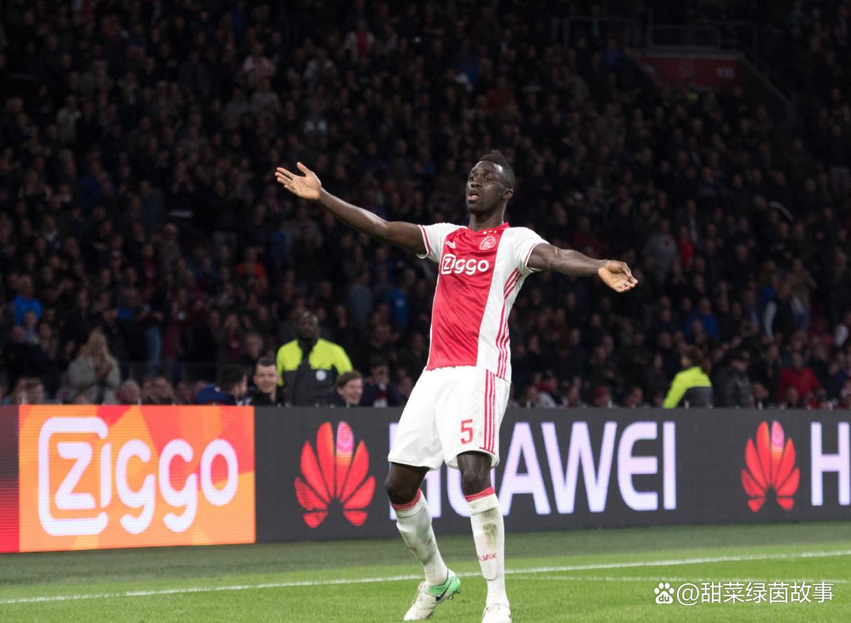 关于阿贾克斯狂胜领跑荷甲榜首,全队士气高涨的信息 关于阿贾克斯狂胜领跑荷甲榜首,全队士气高涨的信息