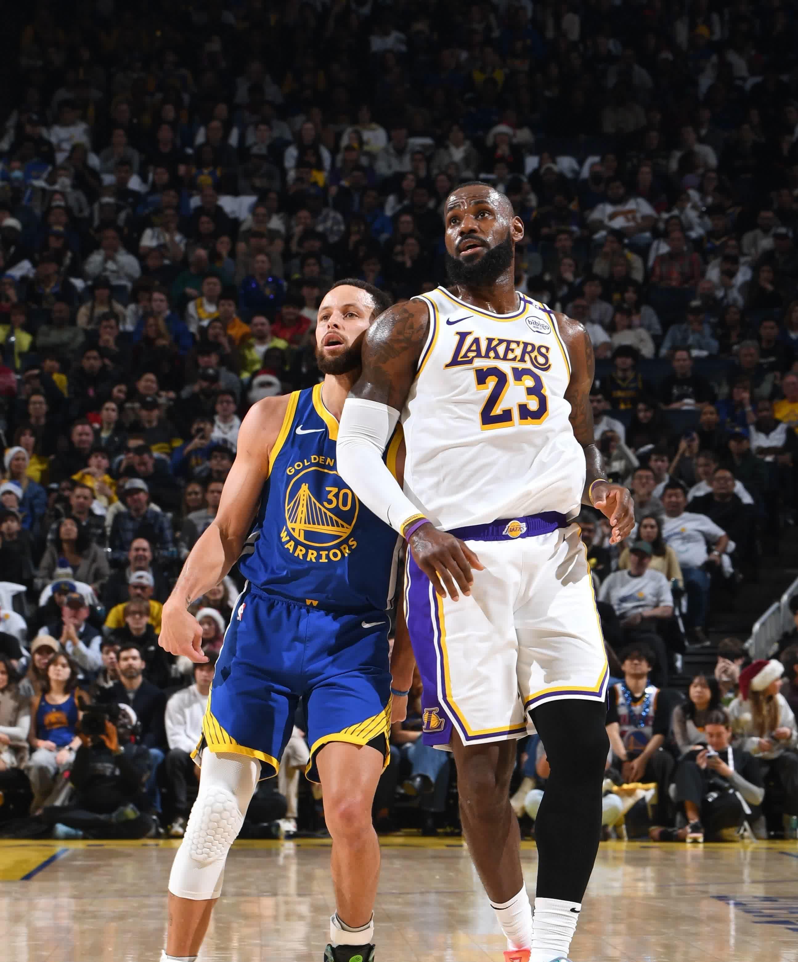 篮球联赛战幕拉开，豪强对决引人瞩目的简单介绍