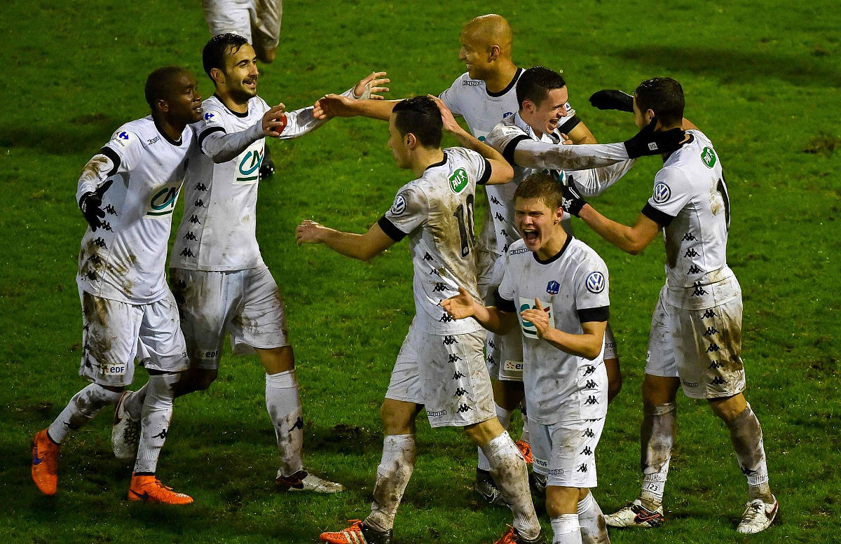 爱博体育-亚伯拉罕以撒雅各的神原唱